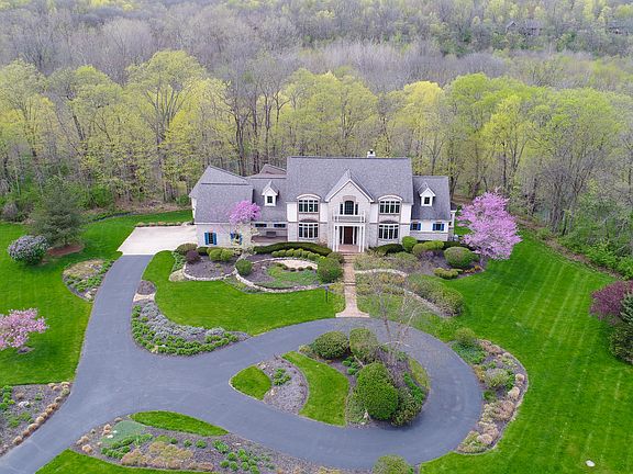 2nd image of 380 Larkspur Dr