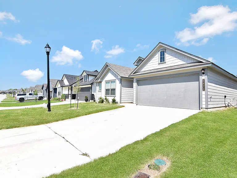 1424 Merritt St — Photo 3