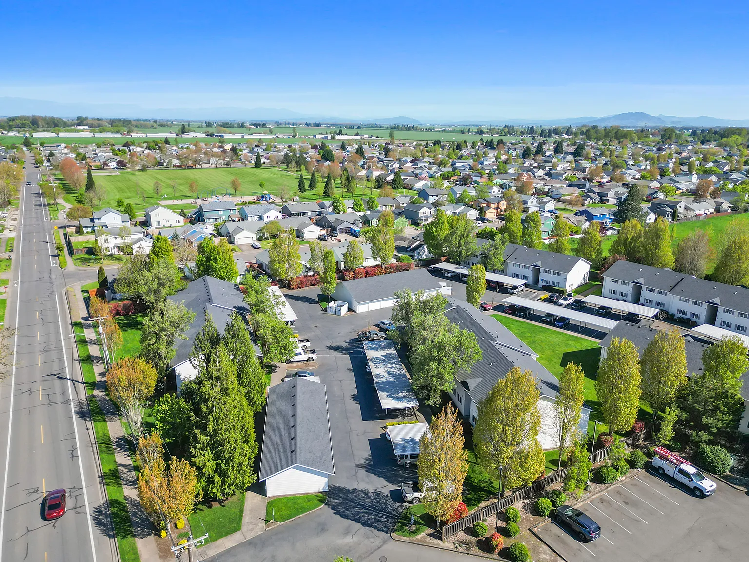 Redwood Square Apartments — Photo 4