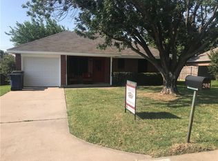 204 Brook Cir, Krum, TX 76249