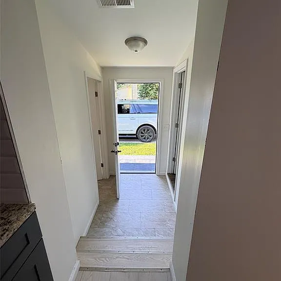 4915 Clarkston Rd — Photo 5