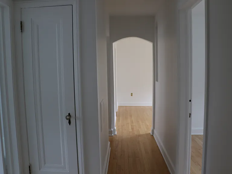 221 Green Ave #LWR — Photo 9