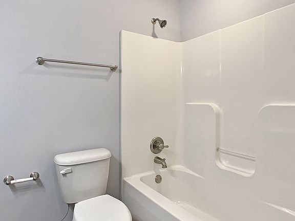 2nd image of 803 Parkview Dr