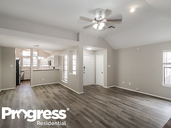 4th image of 1505 Lantana Dr