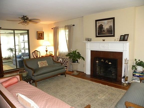 3rd image of 50 Breckenridge Ave