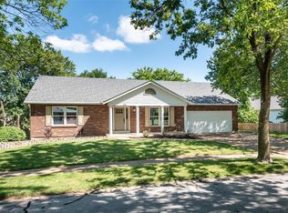 380 Woodrun Dr, Ballwin, MO