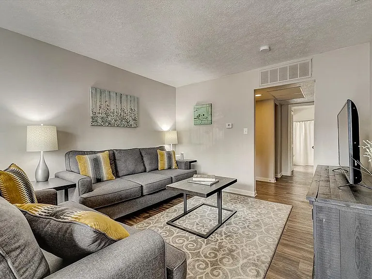 WatersEdge Denton Apartments — Photo 6