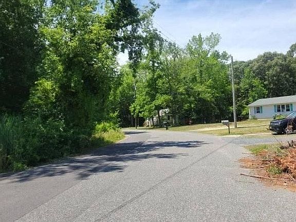 5th image of 20 Linda Ln