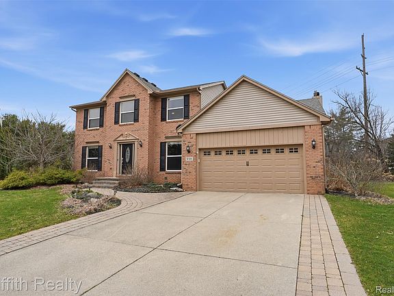 3rd image of 938 Meadowbrook Ct