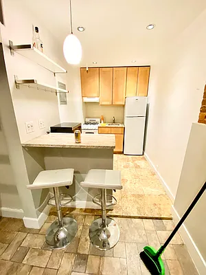 Rented by Safdie Realty Group | media 10