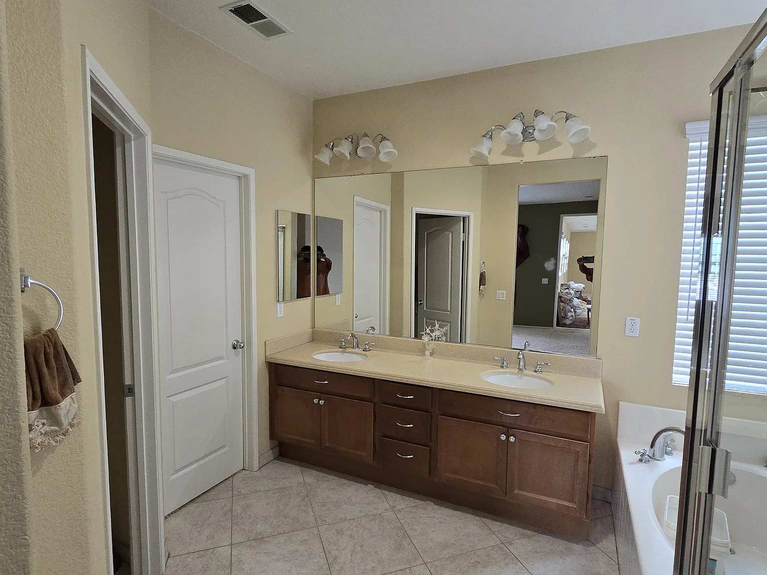 4 bed, 2131 sqft, $5,450 — Photo 4