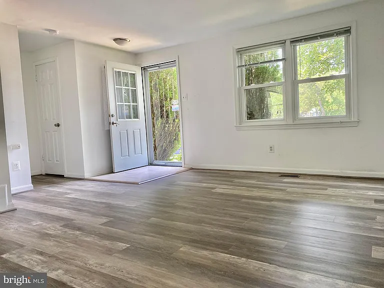 7351 Crestleigh Cir — Photo 10