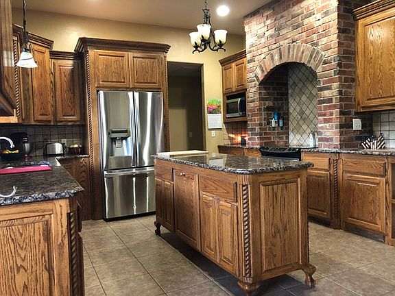 4th image of 3921 Rolling Hills Dr