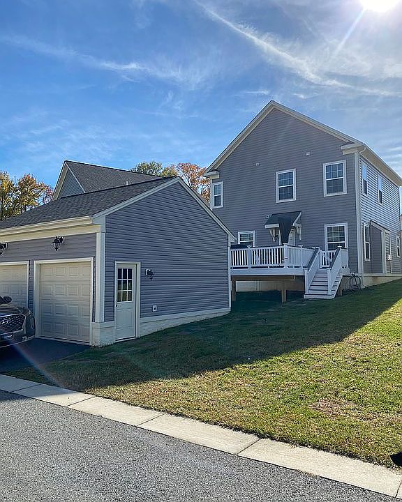 1st image of 15 Arbor Dr