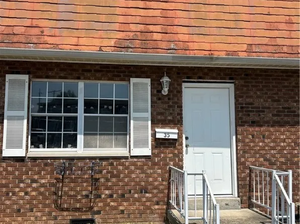 35 Broadway Gdns, Nitro, WV 25143