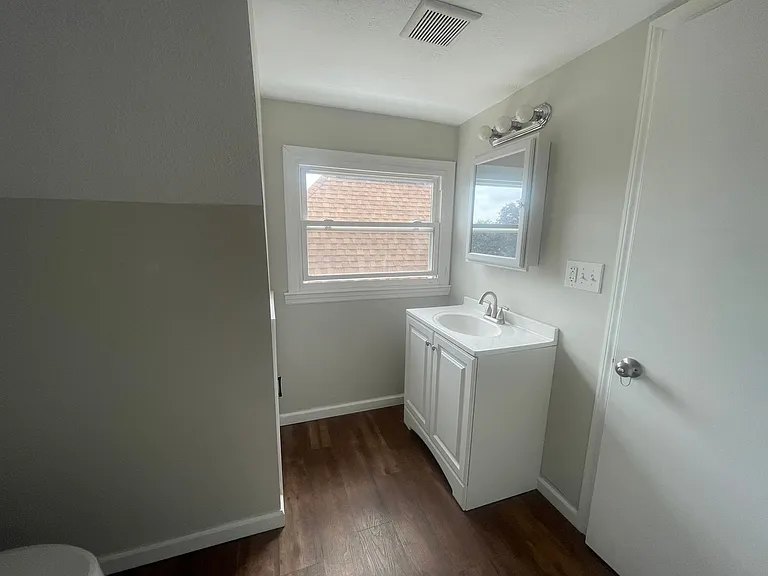 147 Meade Ave - (06120) — Photo 16