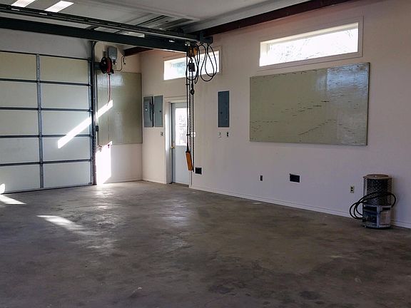 4th image of 203 Cottonwood Ln
