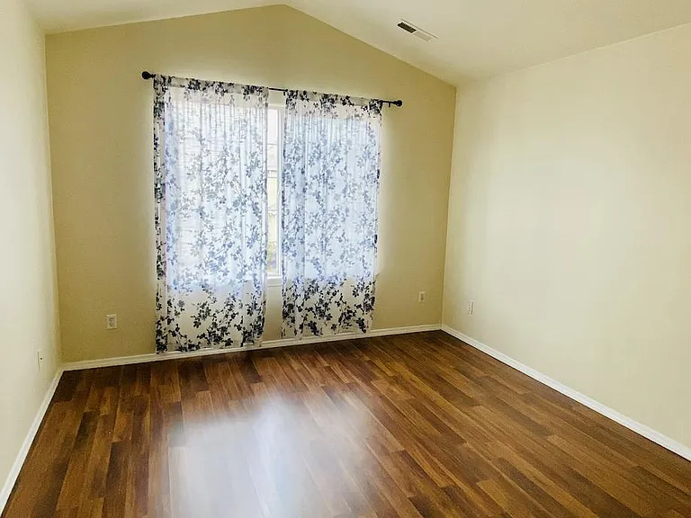 4256 SE Russell St — Photo 9