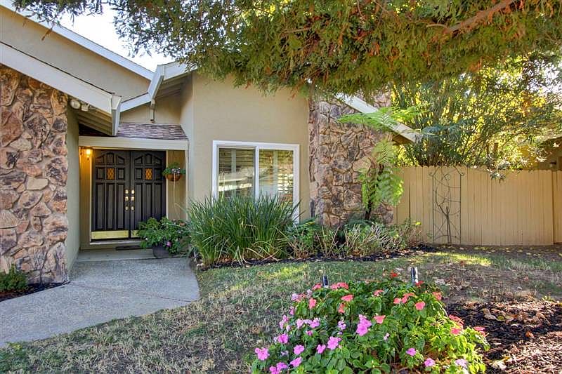 1st image of 747 Riverlake Way
