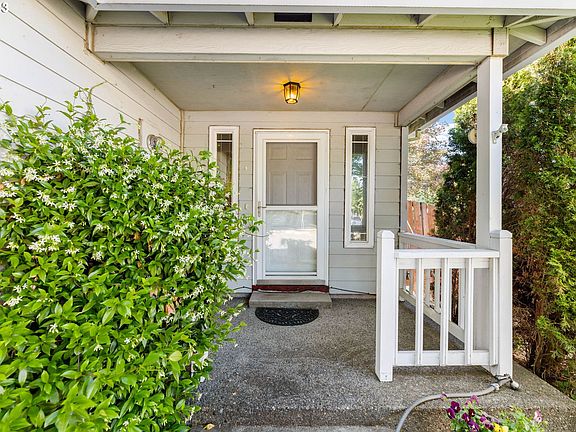 4th image of 11420 NE 30th Cir