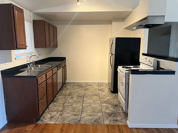 4th image of 1415 W Yakima Ave #F