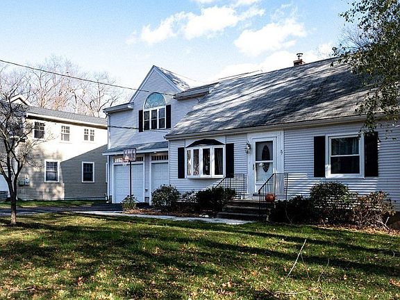 3rd image of 77 Winter St