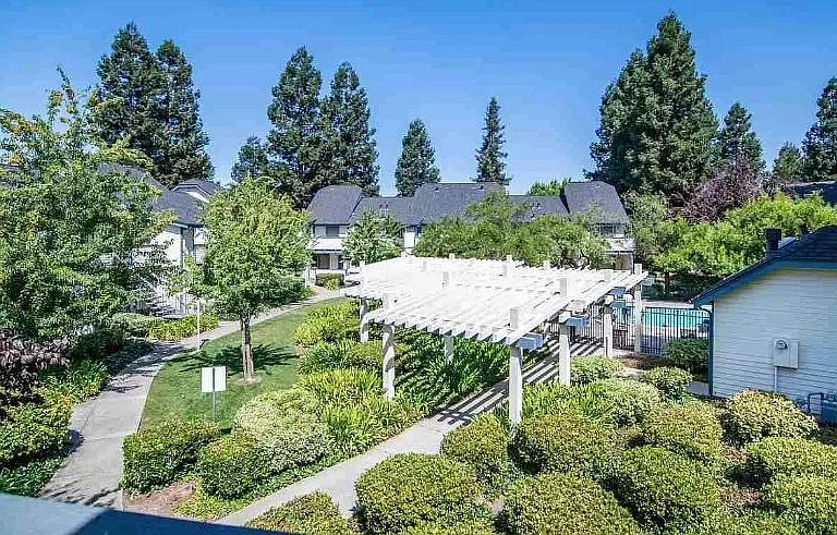 302 Sequim Cmn — Photo 2
