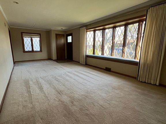3rd image of 701 Wesley Dr
