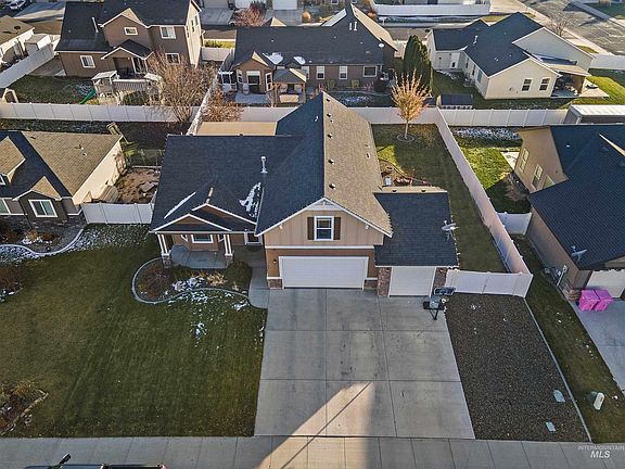 3rd image of 1131 Kelly Ave