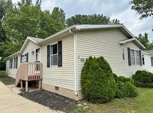 829 Savannah River Dr, Adrian, MI 49221