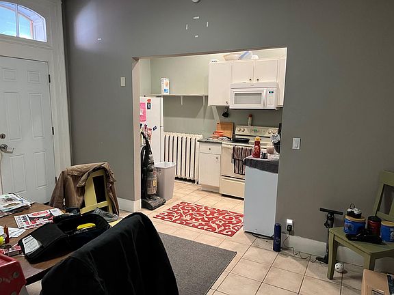 3rd image of 606 W 8th St APT 1