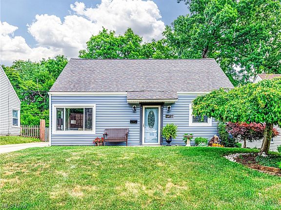 2nd image of 2289 Suncrest Dr