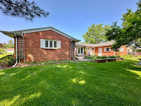 4th image of 235 Martha Dr