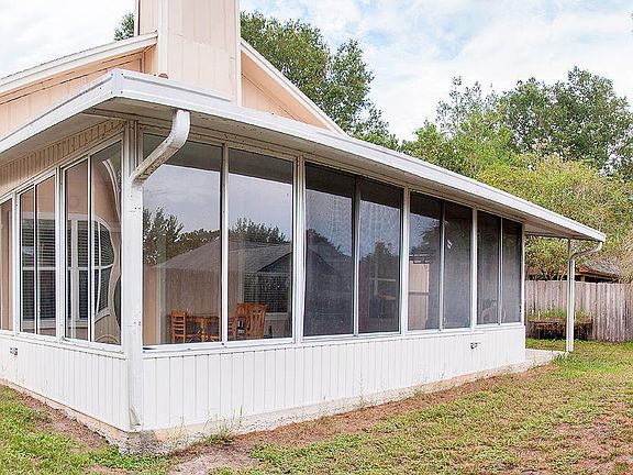 4th image of 8968 Country Bend Cir S