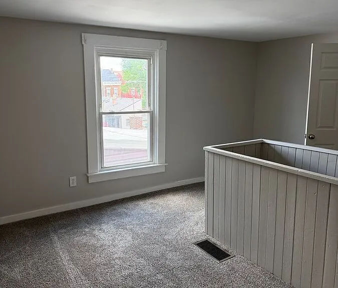 219 W 5th St #2 — Photo 7