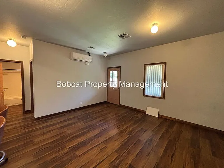 1015 US Highway 395 N #A — Photo 6
