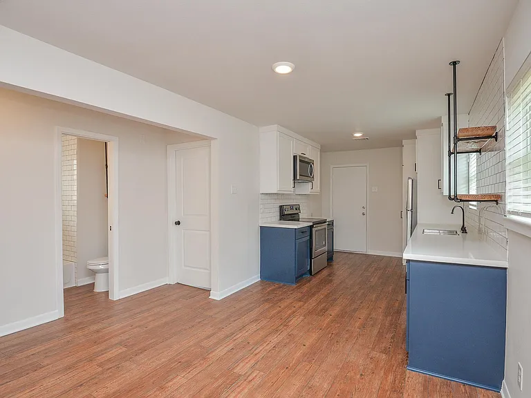 2501 McKee St — Photo 11