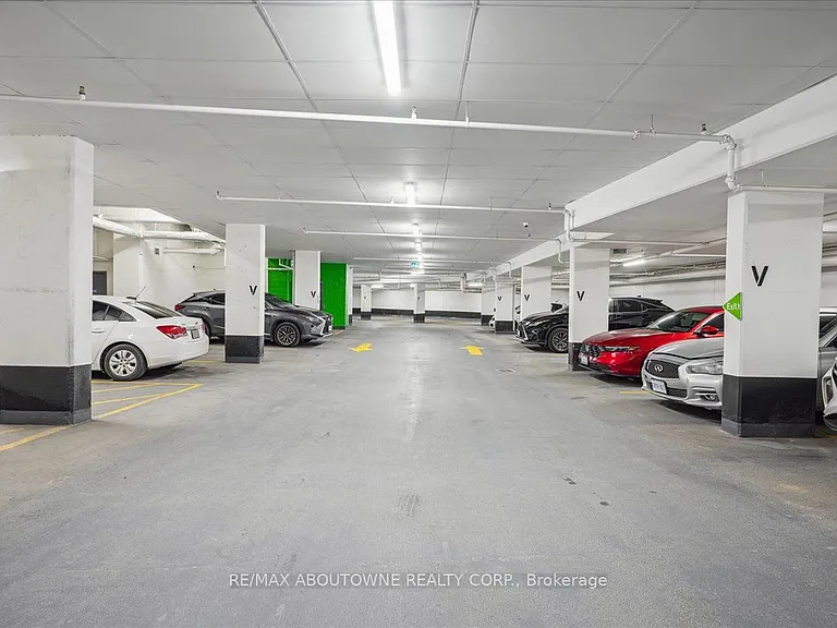 509 Dundas St W #103 — Photo 42