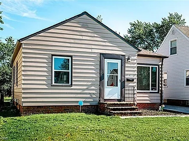 1211 Clearview Ave — Photo 2