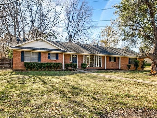 1st image of 1739 Woods Dr