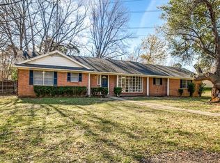 1739 Woods Dr, Arlington, TX 76010
