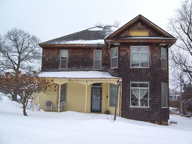1st image of 837 E B St