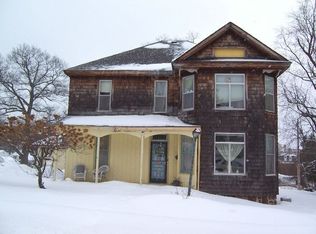 837 E B St, Iron Mountain, MI 49801