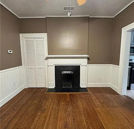 4th image of 114 W Henry St #B