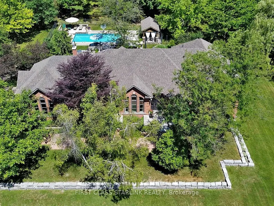 38 Kensington Dr