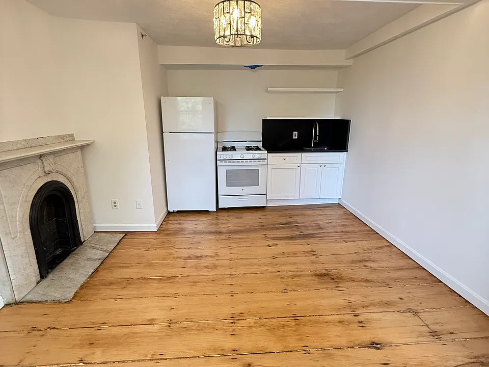 313 Essex St #201