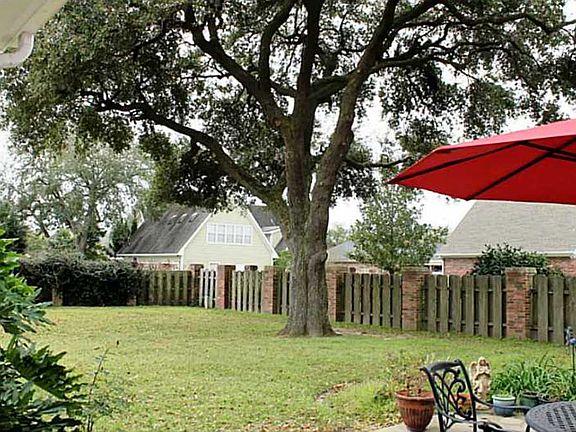 2nd image of 2707 Bocage Ln