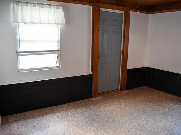 5th image of 21515 Grossedale St
