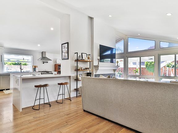 5th image of 2765 Keats Ave