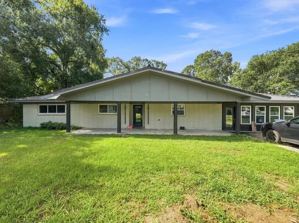 611 Ledoux St, Jennings, LA 70546
